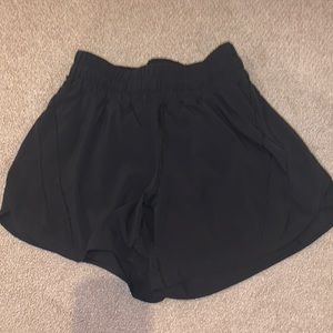 Lululemon track that high rise short 5” size 4 black